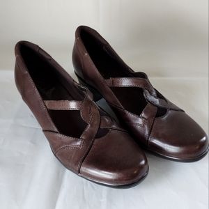 SALE! CLARKS Brown Leather Upper Pumps Size 8.5M